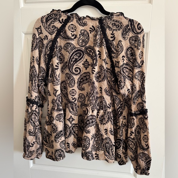 Beautiful Paisley blouse with embellishments - Picture 3 of 3